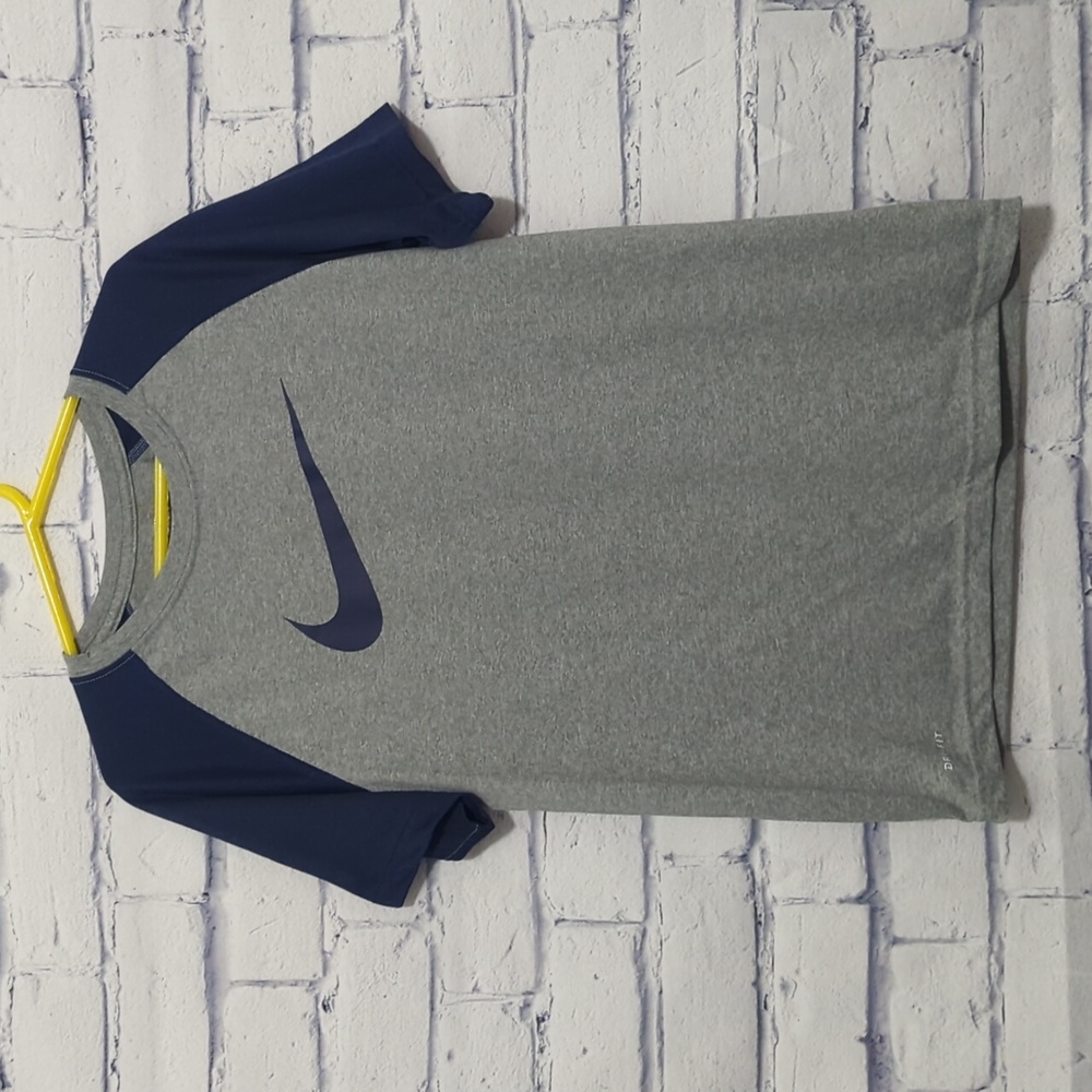 Nike DRI Fit Navy Blue and Gray T Shirt Boys Size Large